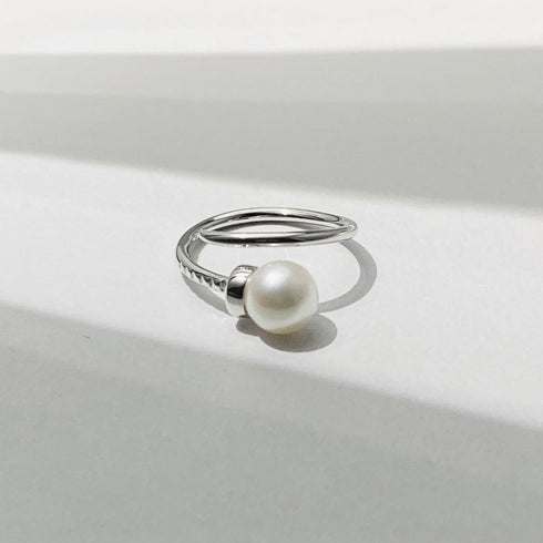 Luna Nail Pearl Ring